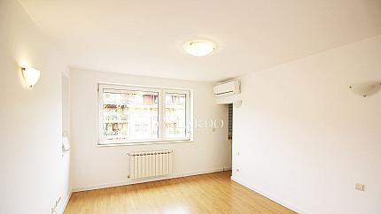 Къща под наем в затворен комплекс в кв.Витоша