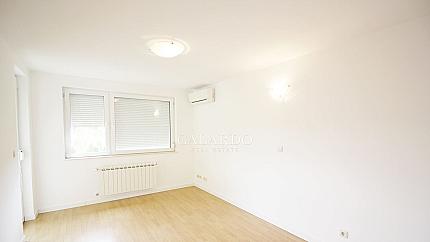 Къща под наем в затворен комплекс в кв.Витоша