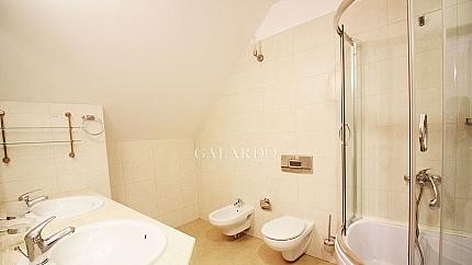 Къща под наем в затворен комплекс в кв.Витоша