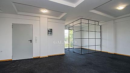 Просторен офис в нова сграда до Сточна гара