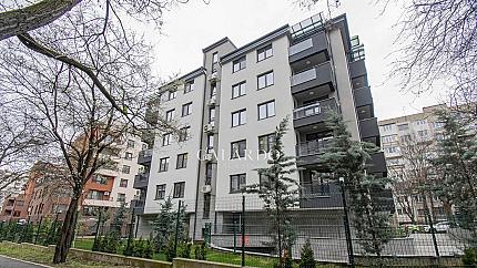 Апартамент на две нива с три спални в кв. Дианабад