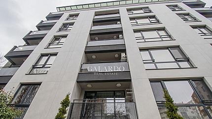 Апартамент на две нива с три спални в кв. Дианабад