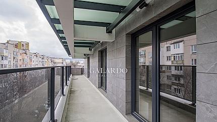 Апартамент на две нива с три спални в кв. Дианабад