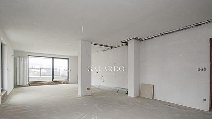 Апартамент на две нива с три спални в кв. Дианабад