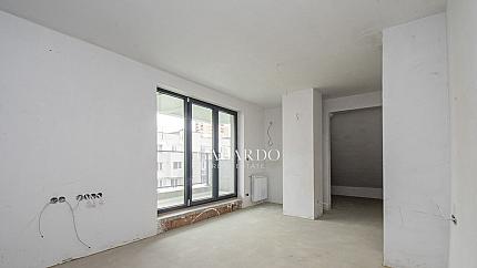 Апартамент на две нива с три спални в кв. Дианабад