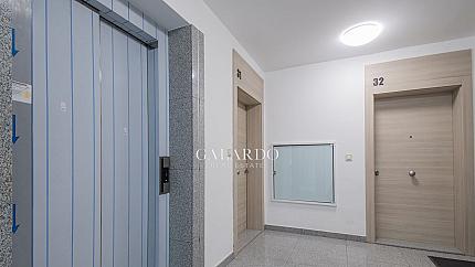 Апартамент на две нива с три спални в кв. Дианабад