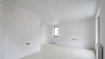 Четиристаен апартамент на две нива за продажба в кв. Дианабад