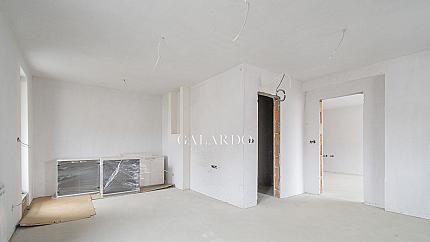 Четиристаен апартамент на две нива за продажба в кв. Дианабад