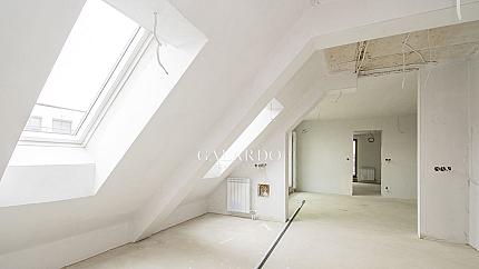 Четиристаен апартамент на две нива за продажба в кв. Дианабад