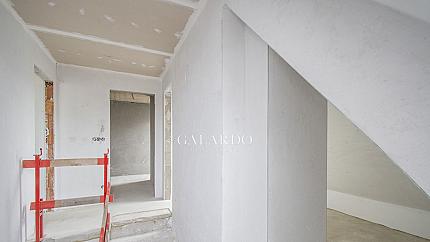 Четиристаен апартамент на две нива за продажба в кв. Дианабад