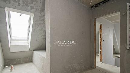 Четиристаен апартамент на две нива за продажба в кв. Дианабад