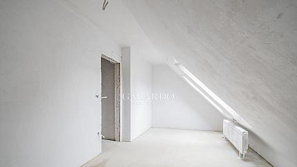 Четиристаен апартамент на две нива за продажба в кв. Дианабад