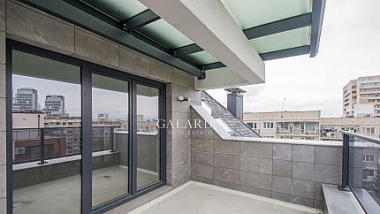 Четиристаен апартамент на две нива за продажба в кв. Дианабад