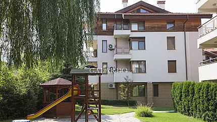 Тристаен апартамент със собствен двор в кв. Драгалевци