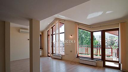 Тристаен апартамент в кв. Драгалевци