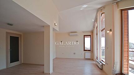 Тристаен апартамент в кв. Драгалевци