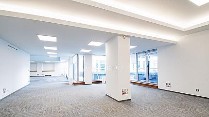 Офис в бизнес сграда