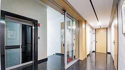 Офис в бизнес сграда