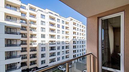 Слънчев тристаен апартамент до Paradise Center