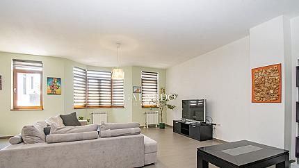 Apartment in a representative building next to the National Theater