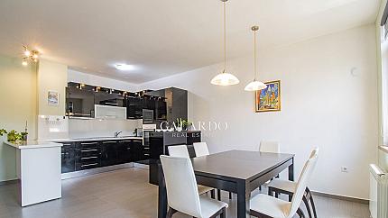 Apartment in a representative building next to the National Theater