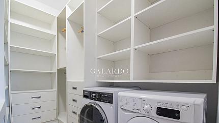 Apartment in a representative building next to the National Theater