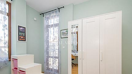 Apartment in a representative building next to the National Theater