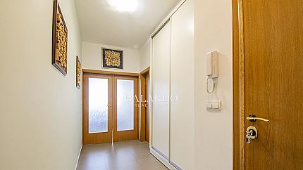 Apartment in a representative building next to the National Theater