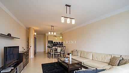 Spacious apartment next to James Boucher Metro Station