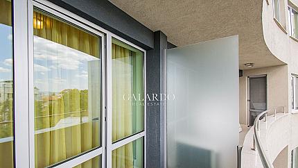 Spacious apartment next to James Boucher Metro Station