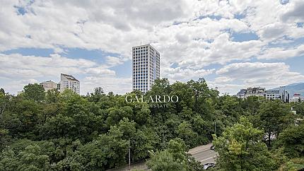 Spacious apartment next to James Boucher Metro Station