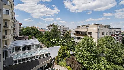 Spacious apartment next to James Boucher Metro Station