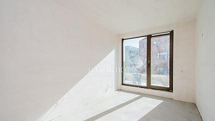 Продава Уникален просторен  4-стаен апартамент