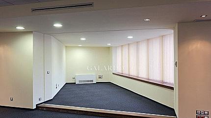 Еднопространствен офис в бизнес сграда в Лозенец