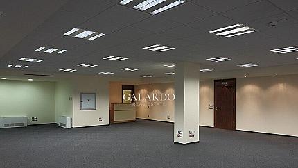 Еднопространствен офис в бизнес сграда в Лозенец