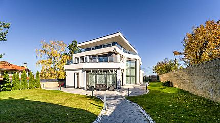 New designer house with furniture and yard, v.z. Bunker