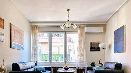 Просторен апартамент в сърцето на София