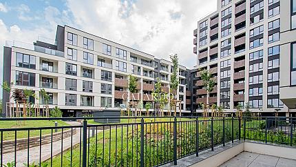 Двустаен апартамент със собствен двор в SouthEnd Residence