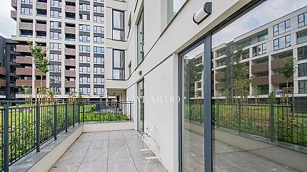 Двустаен апартамент със собствен двор в SouthEnd Residence