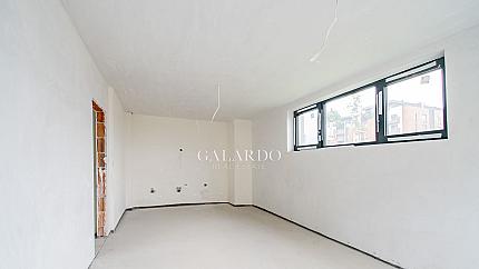 Двустаен апартамент със собствен двор в SouthEnd Residence