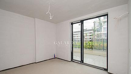 Двустаен апартамент със собствен двор в SouthEnd Residence