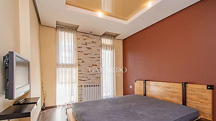 Стилен тристаен апартамент под наем