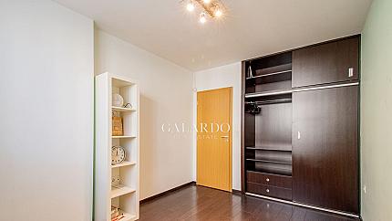 Стилен тристаен апартамент под наем