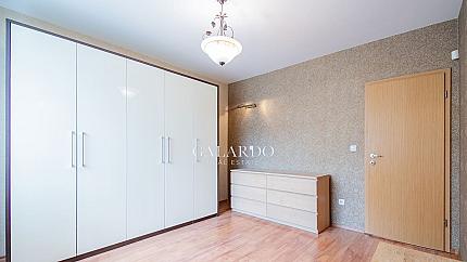 Четиристаен апартамент с подземен гараж в Симеоново