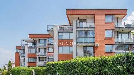 Четиристаен апартамент с подземен гараж в Симеоново