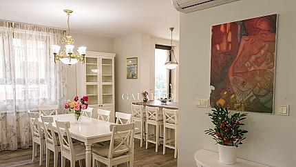 Луксозен четиристаен апартамент под наем с красива гледка към Витоша в Симеоново