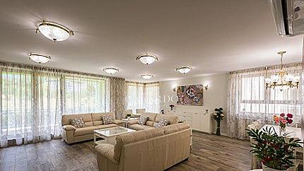 Луксозен четиристаен апартамент под наем в кв. Симеоново