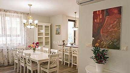 Луксозен четиристаен апартамент под наем в кв. Симеоново