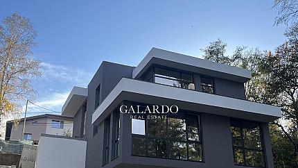 Beautiful house with a private yard in Bistritsa