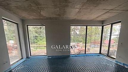 Beautiful house with a private yard in Bistritsa